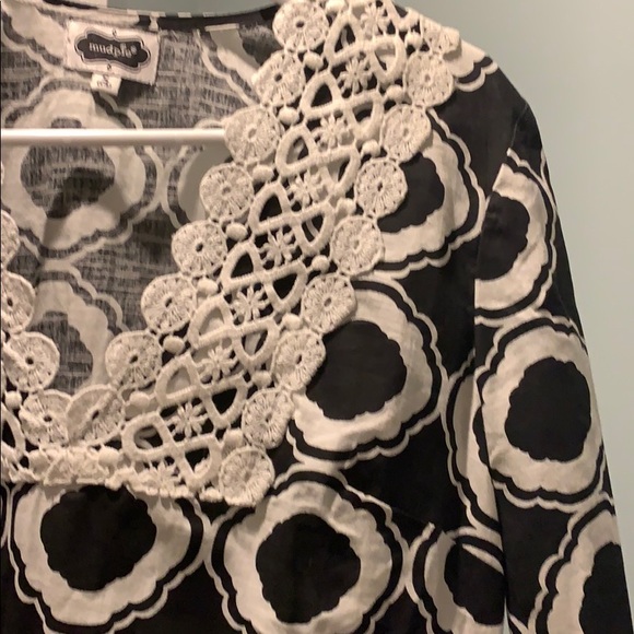 Top - Picture 2 of 2